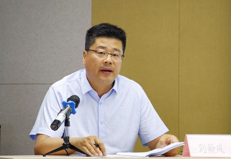 公司黨史教育宣講團(tuán)成員、副總經(jīng)理劉新成在機(jī)關(guān)第二黨支部作專題宣講