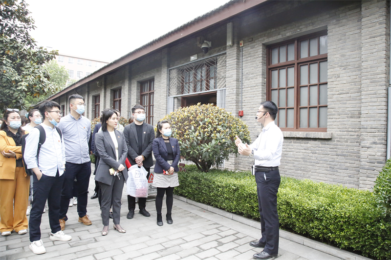 “追尋紅色足跡 傳承紅色基因”——公司組織青年職工赴西安事變紀念館開展黨史學(xué)習教育實踐活動1.png