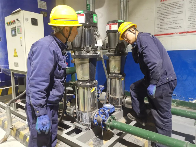 高溫下的堅(jiān)守| 神木分公司:無(wú)懼“烤驗(yàn)”戰(zhàn)檢修1.png 高溫下的堅(jiān)守| 神木分公司:無(wú)懼“烤驗(yàn)”戰(zhàn)檢修1.png