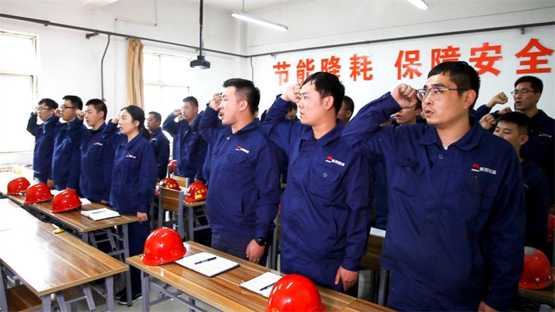 戰(zhàn)高溫，斗酷暑.png