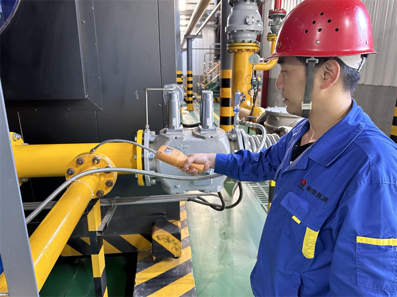 咸陽公司：堅(jiān)守崗位 奮斗不“打烊”4.png