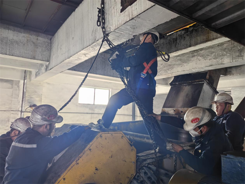 選煤公司文家坡選煤廠:一場4小時的搶修攻堅戰(zhàn)1.png 選煤公司文家坡選煤廠:一場4小時的搶修攻堅戰(zhàn)1.png